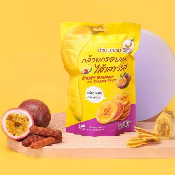 QUÀ TẶNG Snack Chuối Sấy Giòn Kẹp Mứt Chanh Dây Tamarind House Crispy Banana 90g Ăn Vặt