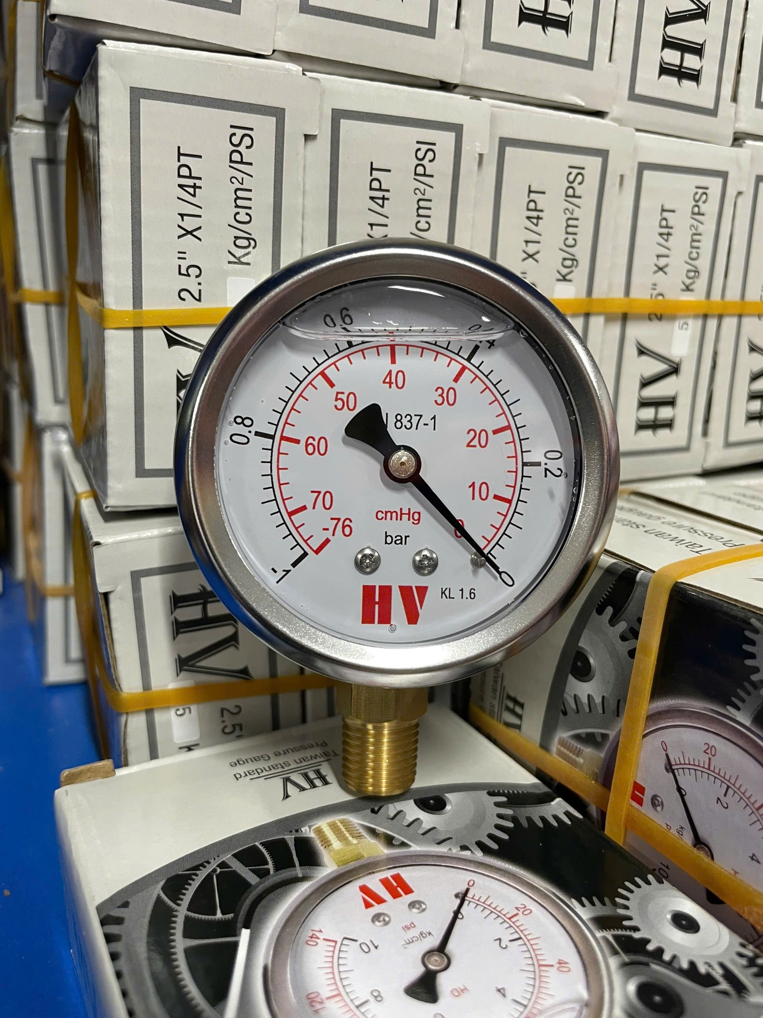 Đồng hồ đo áp suất dầu HV mặt 63