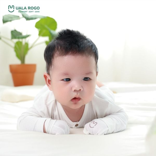  Body dài Baby Hug Adorable in white UR 090 