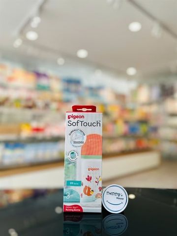 Bình sữa Pigeon cổ rộng WN3 nhựa PP họa tiết mùa thu (240ml)