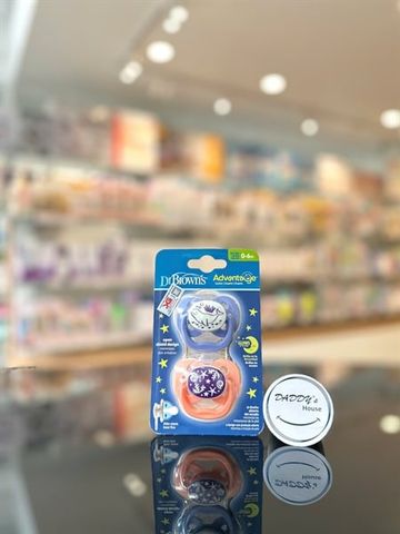 Bộ 2 ty ngậm dạ quang Dr Brown's - Màu cam & xanh (0-6th)