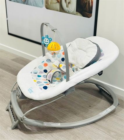 Ghế rung cho bé My First Rocker 2 Baby Trend