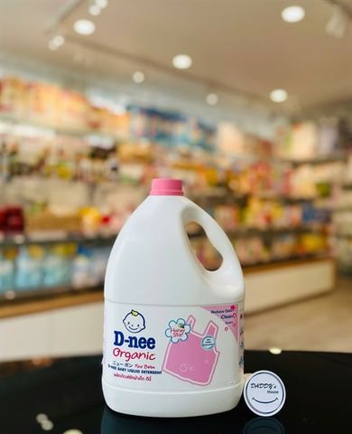 Nước giặt quần áo em bé Dnee Hồng (3000ml)
