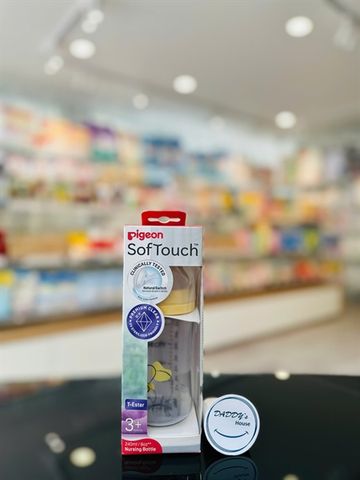 Bình sữa Pigeon T-Ester họa tiết voi (240ml)