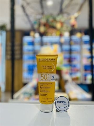 Kem chống nắng Bioderma Photoderm Ultra Milk SPF50+ - NĐ (200ml)