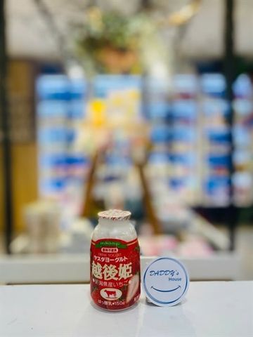 Sữa chua uống Yasuda vị dâu - Nhật (150g)