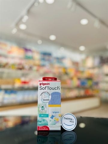 Bình sữa Pigeon cổ rộng nhựa PP họa tiết mùa xuân (160ml)