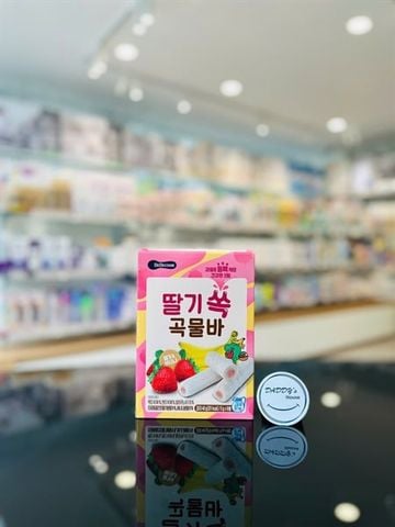 Bánh cuộn ngũ cốc Bebecook vị dâu chuối 15 tháng (40g)