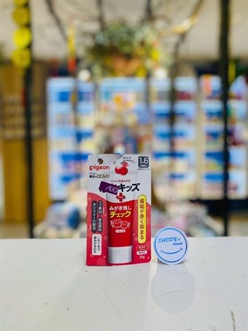 Kem đánh răng dạng gel Petit Kids Pigeon dâu từ 18 tháng - NĐ (30g)