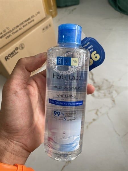 PU- Hada Labo Deep Cleansing & Brightening Cleansing Water 240ml