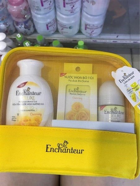 PU-Tiêu dùng. Travel Kit Enchanteur Charming