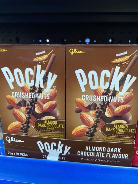 SN.PC-Bánh. Crushed Almond Dark Chocolate Biscuit Sticks Pocky 25g