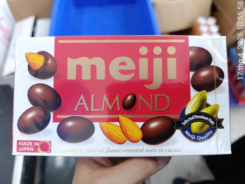 CH-Sôcôla. Meiji Almond Chocolate 79g