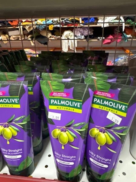 PU-Tiêu dùng. Conditioner Silky Straight Palmolive 180ml