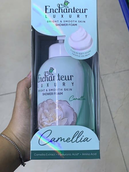 PU-Tiêu dùng. Bright & Smooth Skin Shower Foam Camellia Enchanteur 400ml