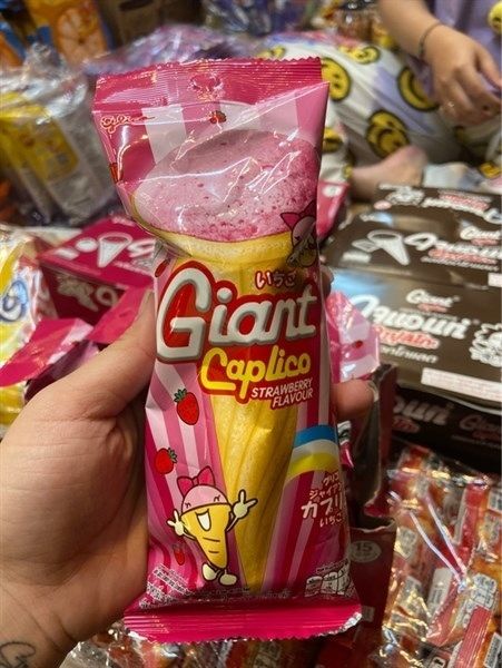 SN.PC- Strawberry Ice Cream Cone Cake Giant 27g
