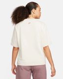  Áo Phông - Áo thun Thể Thao Nữ NIKE W Nsw Ss Boxy Campus Tee FJ1821-104 