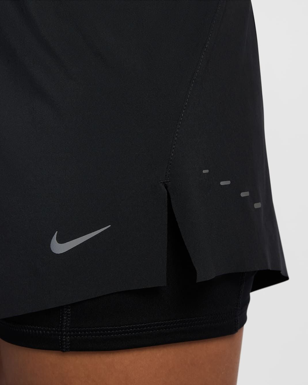 Quần Đùi Chạy Nữ NIKE As W Nk Swift Df Mr 2N1 Shrt HJ5377-852 