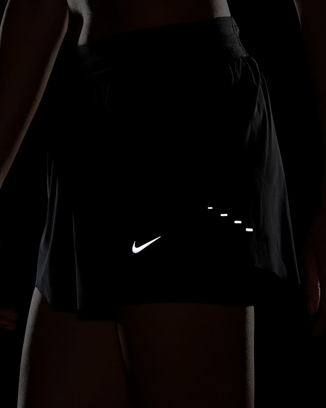  Quần Đùi Chạy Nữ NIKE As W Nk Swift Df Mr 2N1 Shrt HJ5377-852 