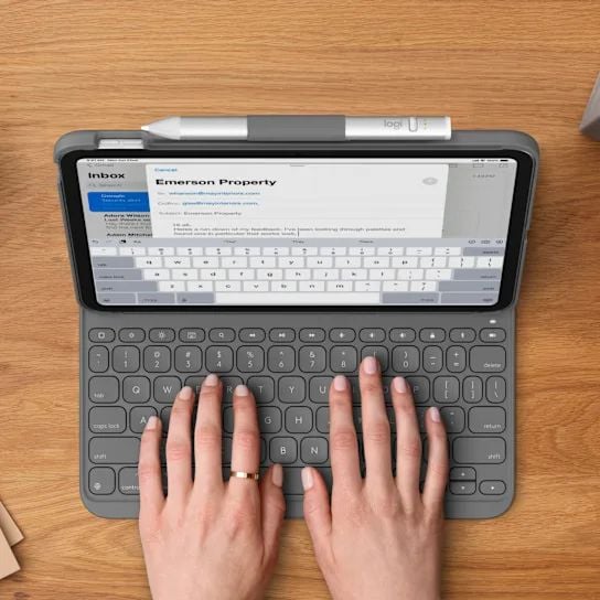 Bàn phím Bluetooth Logitech Slim Folio cho iPad Gen 10/A16
