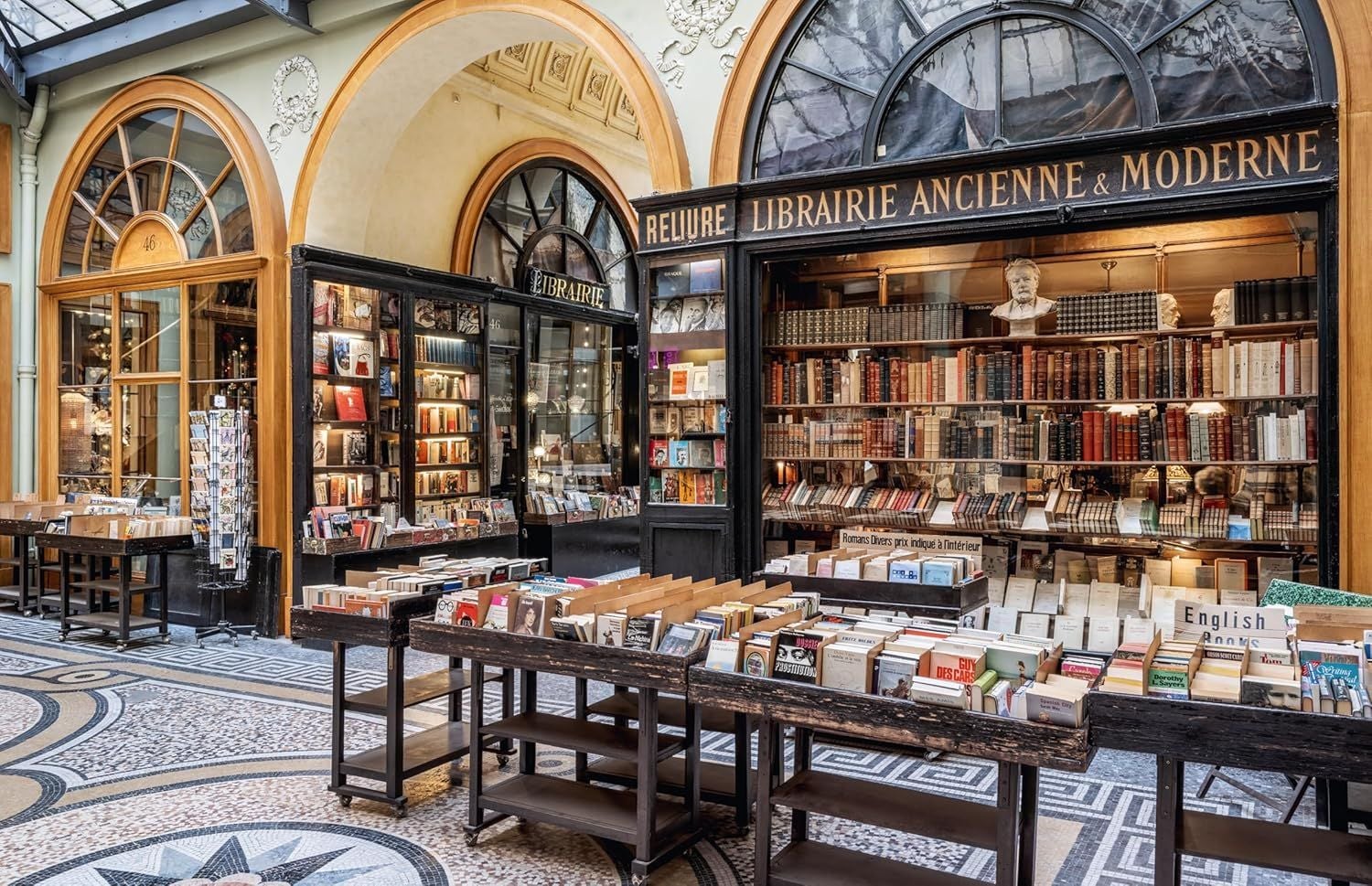  Bookstores of the World: The Ultimate Around-the-world Tour for Bibliophiles and Bookshop Lovers 