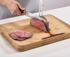Thớt tre chữ nhật Joseph Joseph Cut & Carve Bamboo 60142 cực kỳ chắc chắn và dày dặn