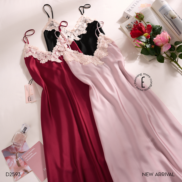  Onyx D2593 - Váy lụa satin phối ren 3D xẻ tà 