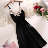  Onyx D2593 - Váy lụa satin phối ren 3D xẻ tà 
