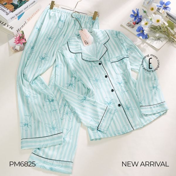 BỘ PYJAMA LỤA HOẠ TIẾT KẺ SỌC VIỀN ĐEN PM6825 