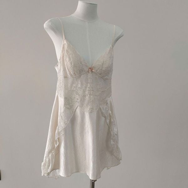  Glimmer Dress - Váy lụa gấm phối ren D2578 