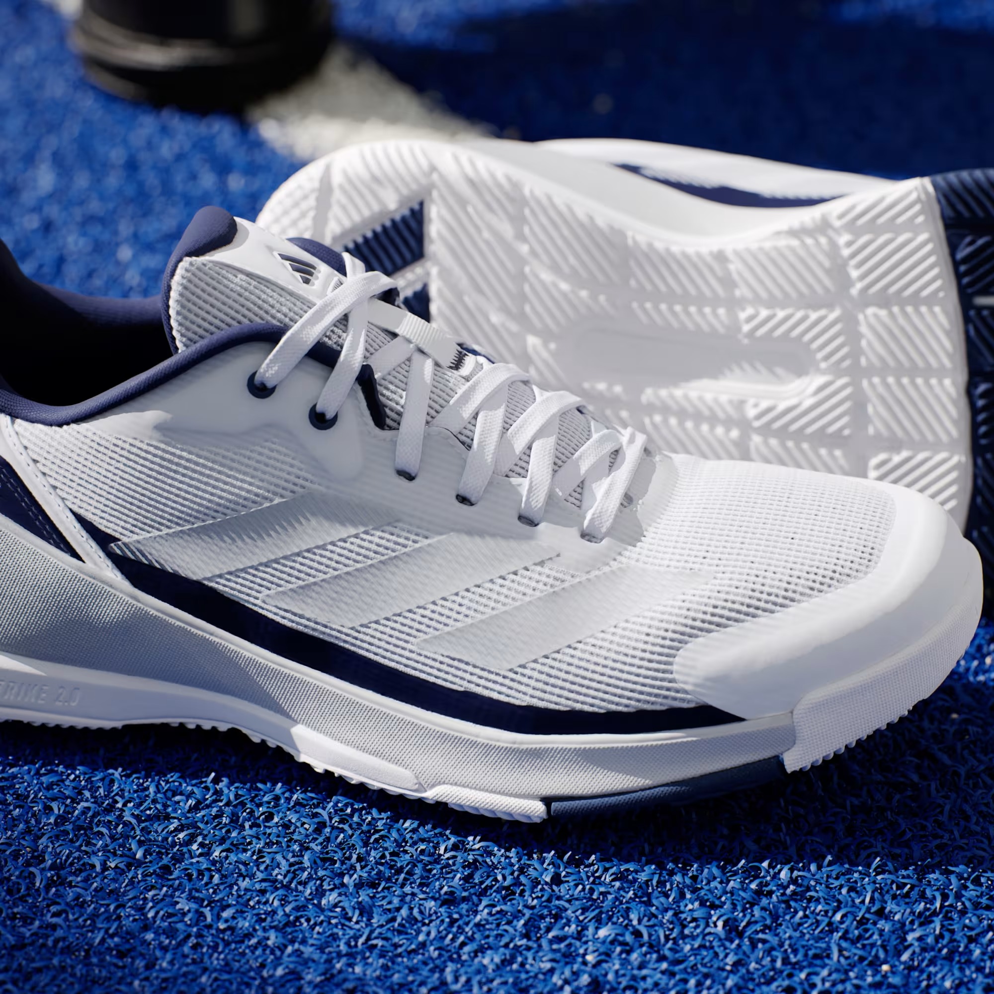 Giày tennis adidas Nam JR2127