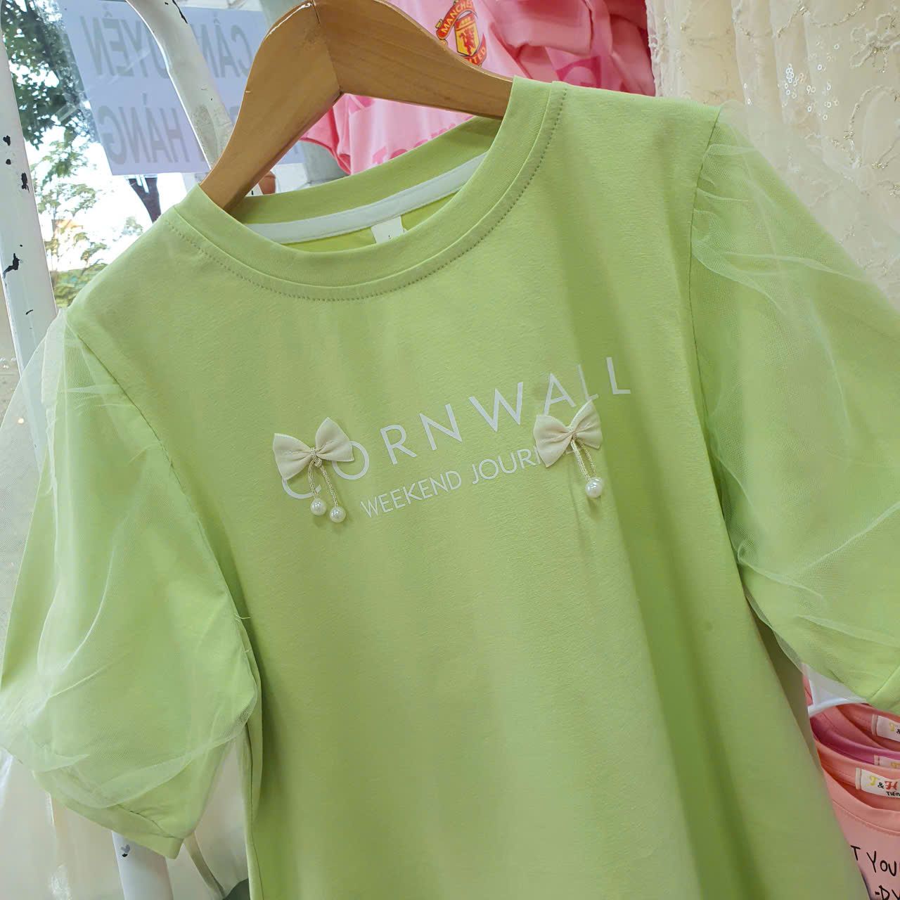  A49 _ Áo thun bé gái tay phồng phối lưới mềm mịn _ Beekids 