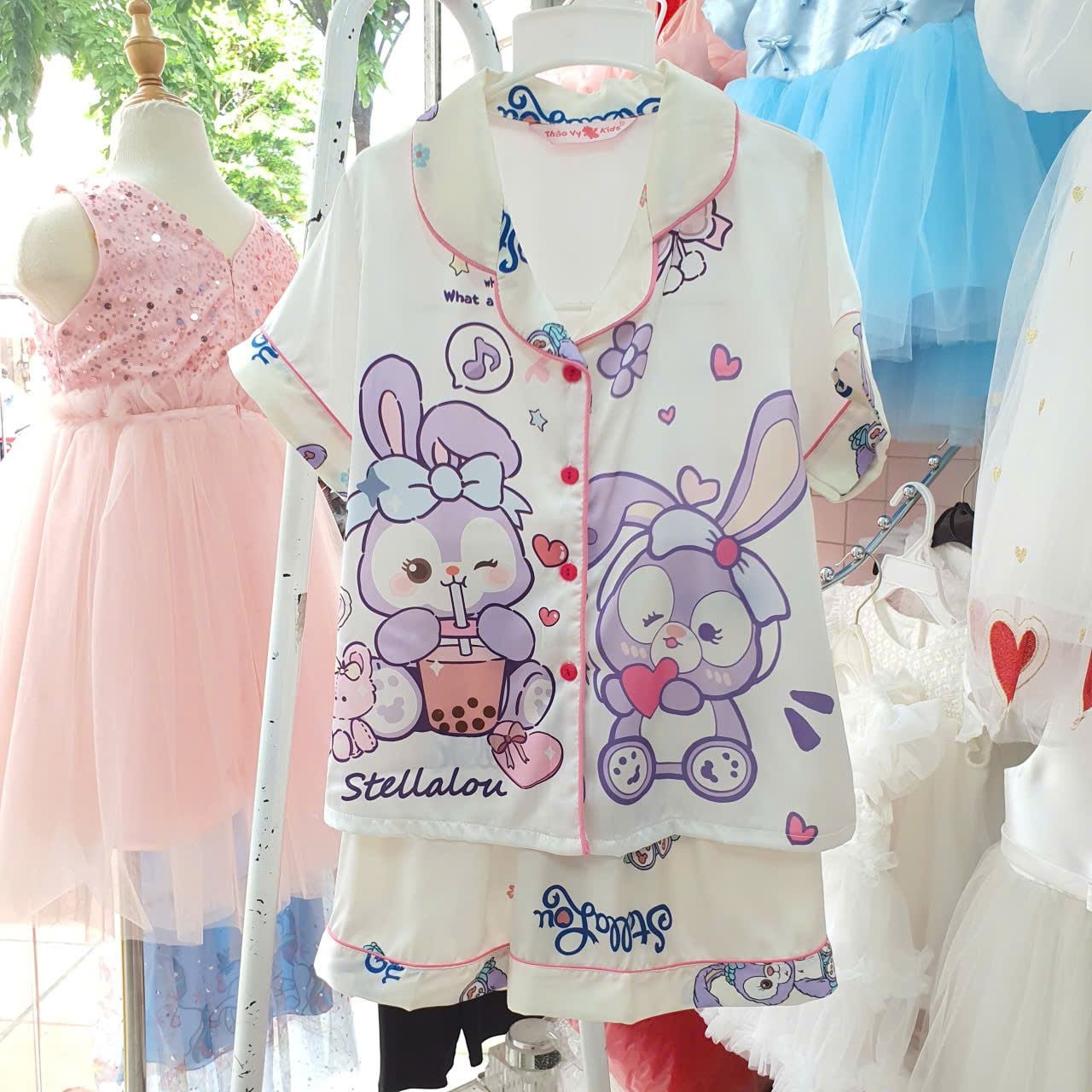  DB59 _ Bộ pijama đùi cho bé gái chất lụa latin mềm mịn hoạ tiết hoạt hình dễ thương _ Beekids 