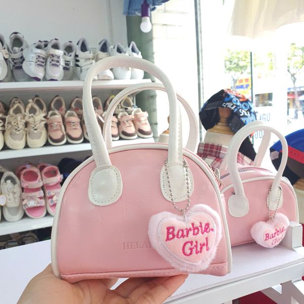  PK21 _ Túi đeo chéo mini cho bé và mẹ có quai xách dáng hộp kèm charm trái tim bông xinh xắn _ Beekids 