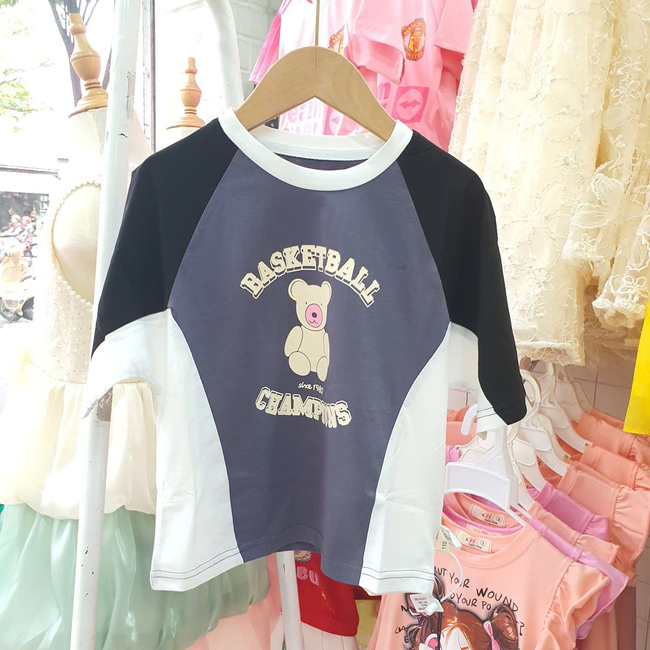  A47 _ Áo thun họa tiết chữ cho bé sành điệu thời trang _ Beekids 