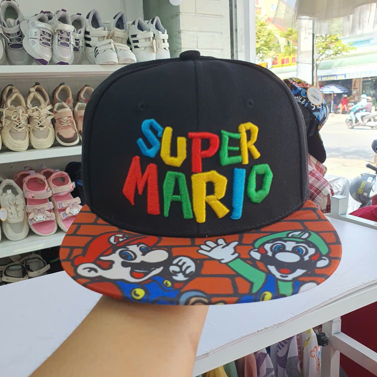  N04 _ Mũ lưỡi trai cho bé thêu hình Mario phong cách hip hop _ Beekids 