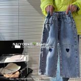  Q40 _ Quần jean ống suông bé gái họa tiết phong cách năng động thời trang _ Beekids 