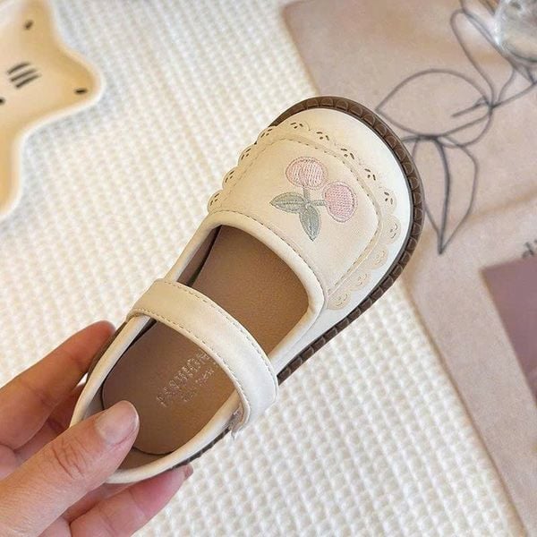  GI28 _ Giày búp bê cho bé gái da mềm thêu hoa tiết xinh xắn _ Beekids 