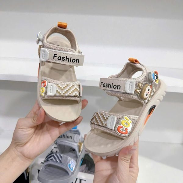  GI36 _ Giày sandal Labubu cho bé có đèn Led nhẹ êm size 22-32 _ Beekids 