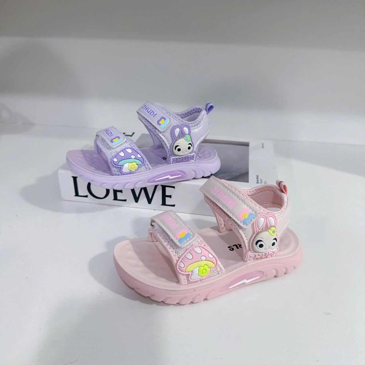  GI37 _ Giày sandal cho bé gái nhẹ êm, họa tiết thỏ xinh xắn, có đèn Led size 22-32 _ Beekids 