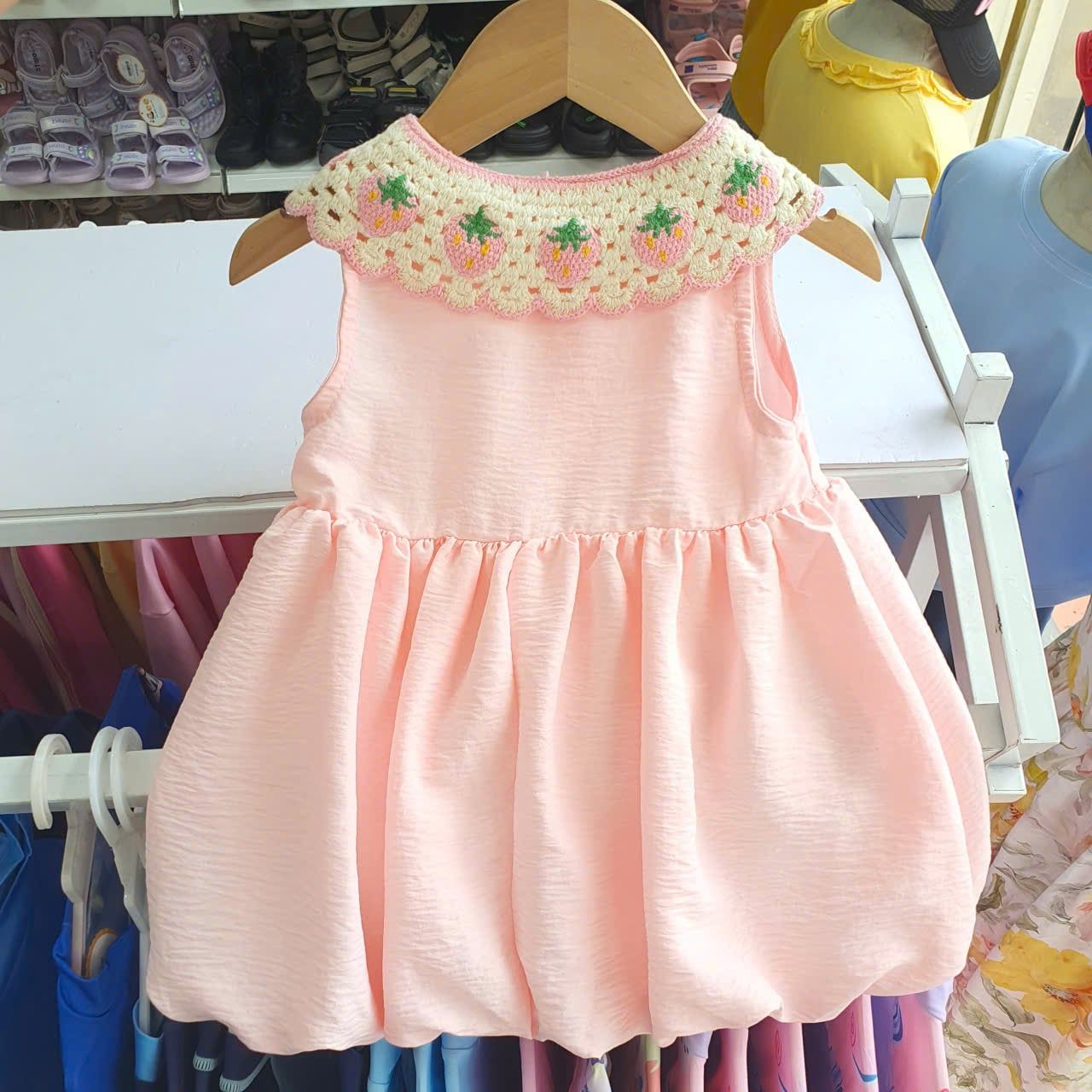  D67 _  Đầm bí bé gái màu hồng phấn cổ len trái dâu siêu dễ thương _ Beekids 