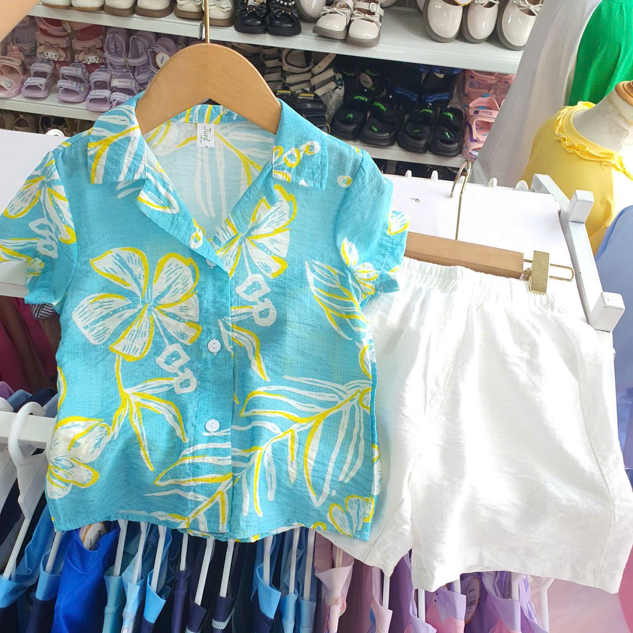  S108 _ Set bé trai mặc đi biển, đi du lịch áo sơ mi hoạ tiết hoa lá phối quần ngắn _ Beekids 