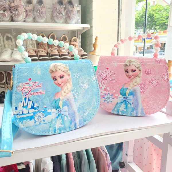  PK28 _ Túi đeo chéo cho bé gái hoạ tiết Elsa xinh xắn _ Beekids 