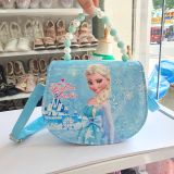  PK28 _ Túi đeo chéo cho bé gái hoạ tiết Elsa xinh xắn _ Beekids 