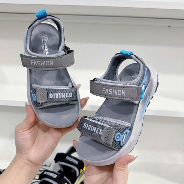  GI40 _ Giày sandal bé trai mang đi chơi đi học nhẹ bé mang êm chân_ Beekids 