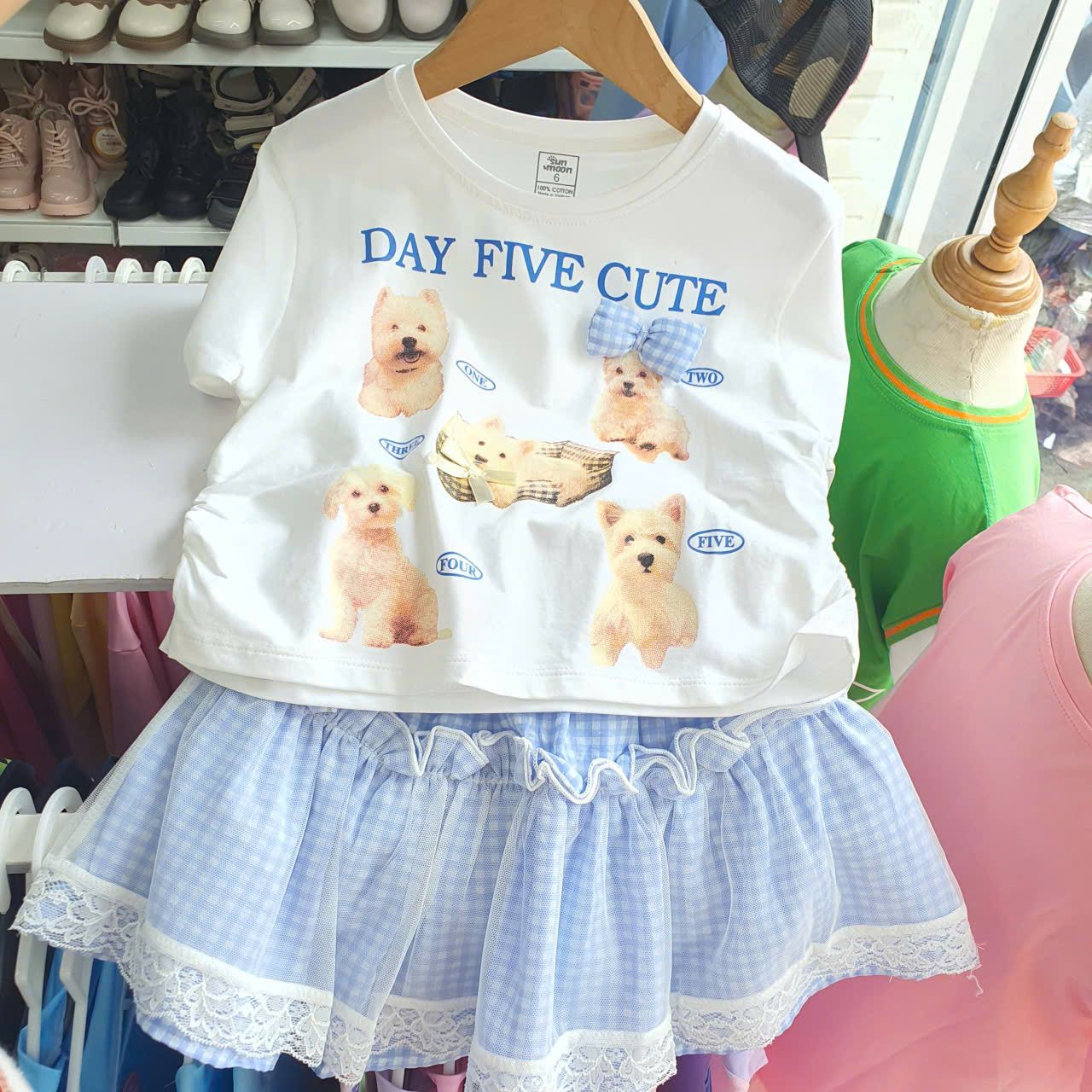  S104 _ Set váy bé gái phối ren mềm mại họa tiết dễ thương _ Beekids 