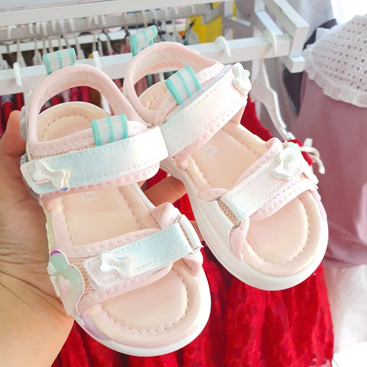  GI29 _ Giày sandal bé gái có đèn họa tiết cô gái dễ thương _ Beekids 