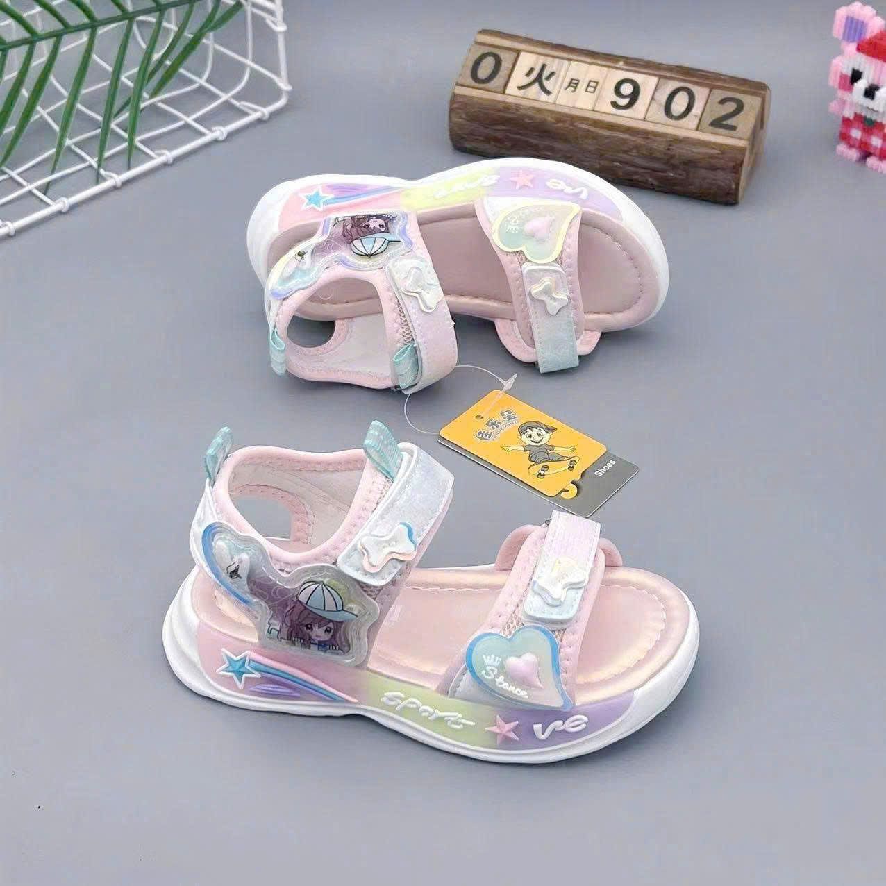  GI29 _ Giày sandal bé gái có đèn họa tiết cô gái dễ thương _ Beekids 