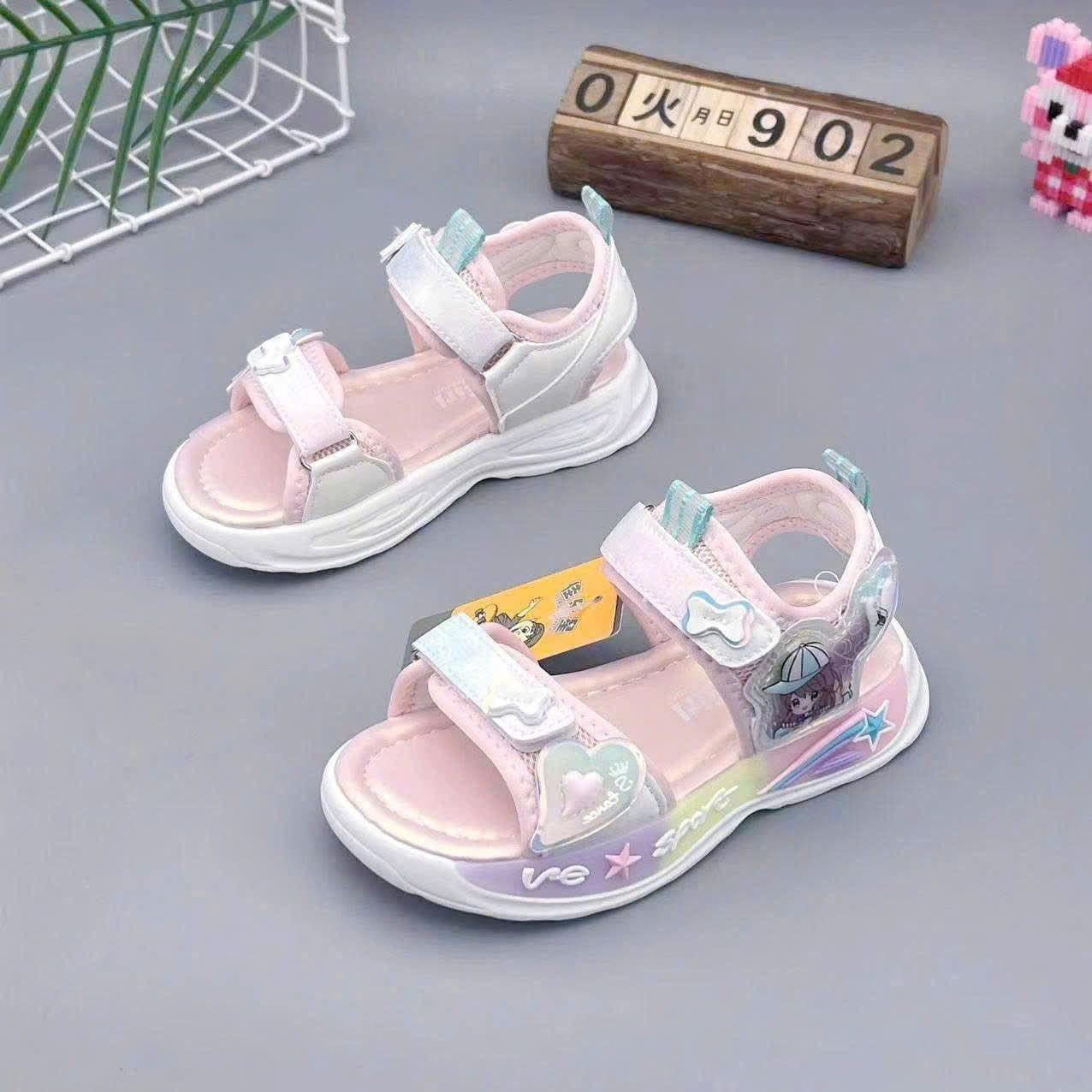  GI29 _ Giày sandal bé gái có đèn họa tiết cô gái dễ thương _ Beekids 