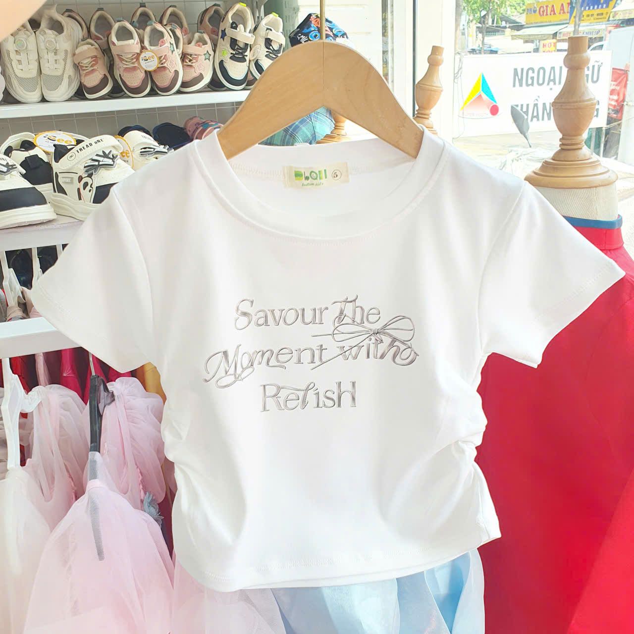  A64 _ Áo thun croptop bé gái bozip mềm mịn, phong cách thời trang _ Beekids 